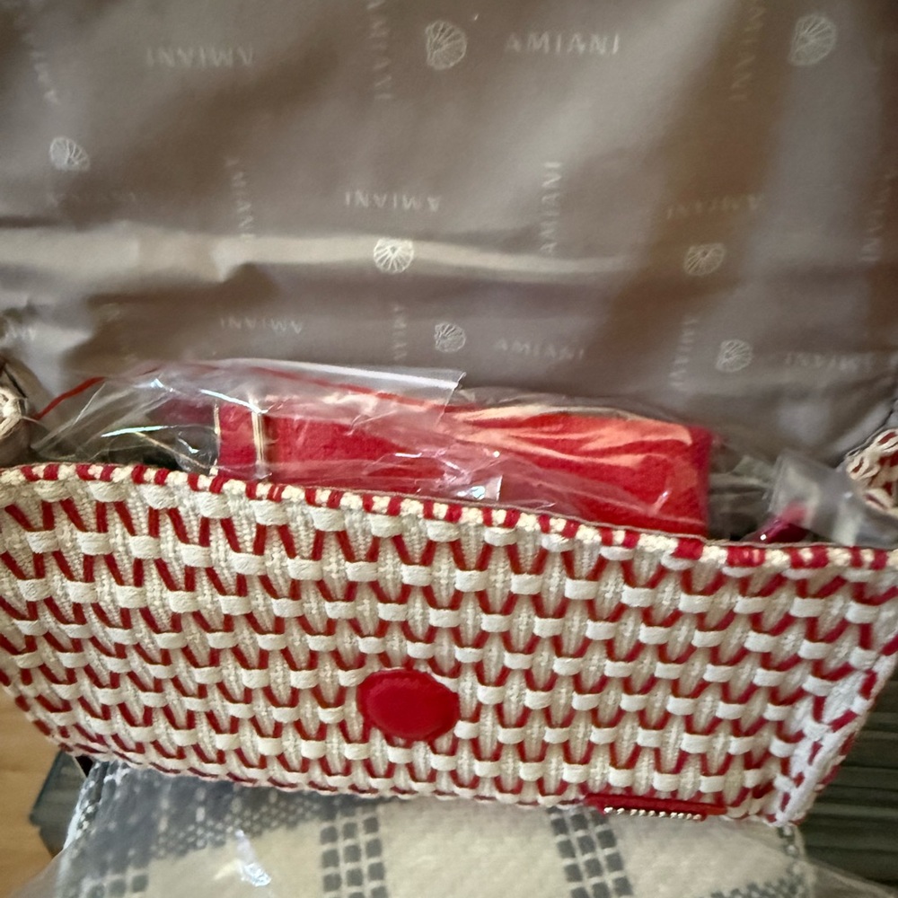 Handmade in Mexico! Bought in Mexico!Red and White Woven Clutch - Picture 9 of 13
